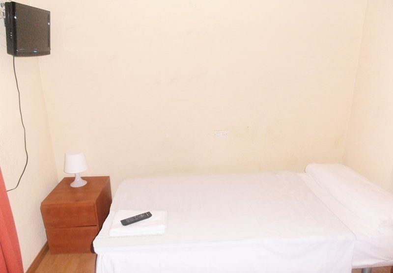 โฮสทัล นูมานเซีย Hotel มาดริด ภายนอก รูปภาพ