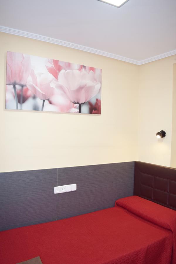 โฮสทัล นูมานเซีย Hotel มาดริด ภายนอก รูปภาพ